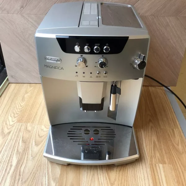 De'Longhi Magnifica ESAM04.110.S Bean to Cup Coffee Machine - Image 7