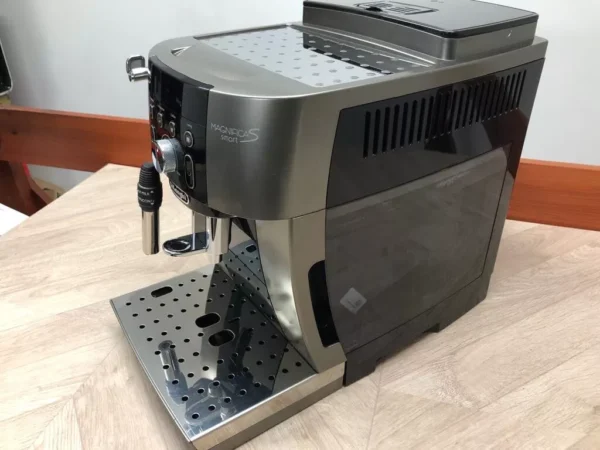 De'Longhi Magnifica S Smart ECAM 250.33.TB Bean to Cup Coffee Machine - Image 9