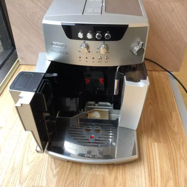 De'Longhi Magnifica ESAM04.110.S Bean to Cup Coffee Machine - Image 6