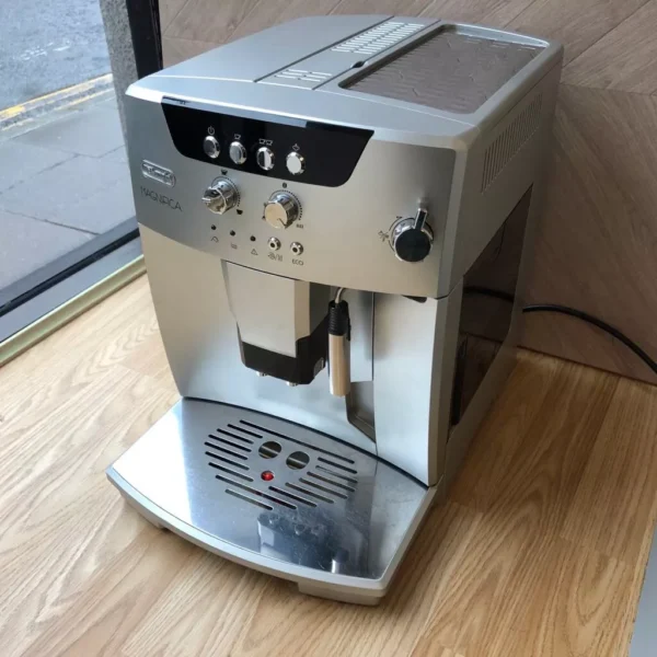 De'Longhi Magnifica ESAM04.110.S Bean to Cup Coffee Machine - Image 8