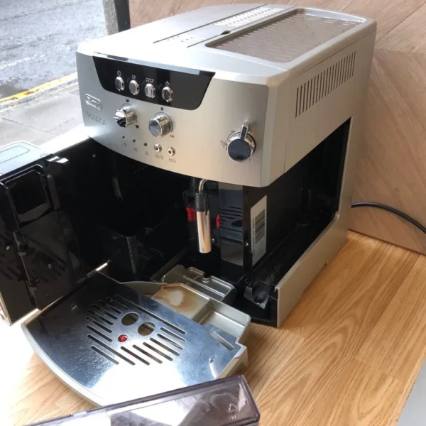De'Longhi Magnifica ESAM04.110.S Bean to Cup Coffee Machine - Image 5