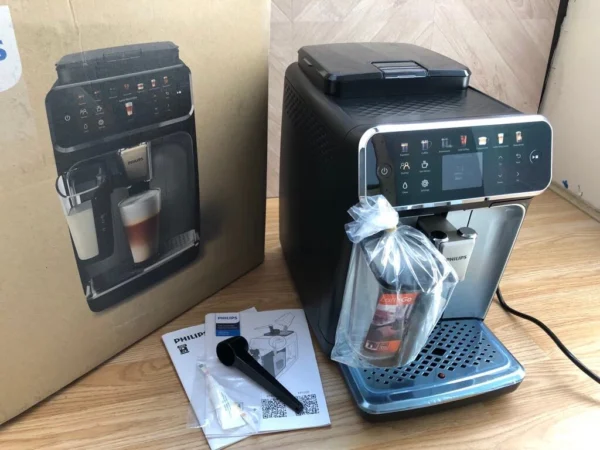 Philips LatteGo 4400 Series Bean to Cup Coffee Machine EP4446/70 EX DISPLAY - Image 2